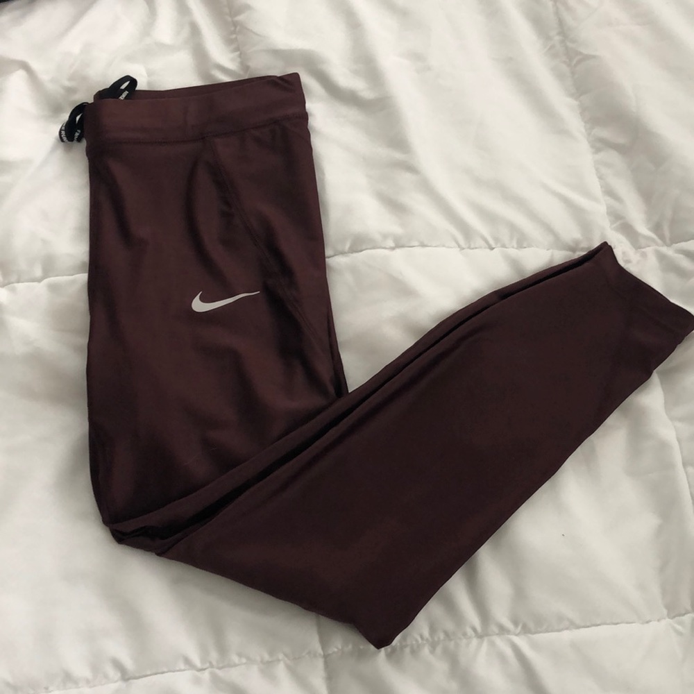 Nike 3/4 length maroon leggings